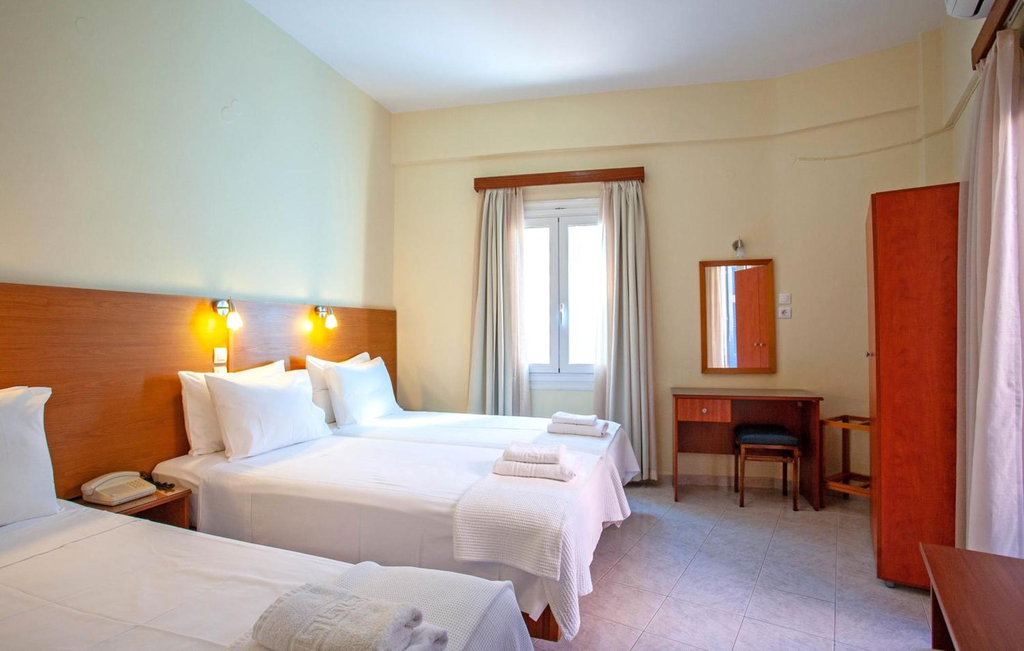 Lucia Hotel Chania  Екстер'єр фото